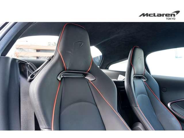 アルトゥーラ ＴｅｃｈＬｕｘ　右　スポーツエキゾースト　ＭｃＬａｒｅｎ　Ｔｏｋｙｏ　認定中古車　スポーツエキゾースト／電動シート＆ヒーター／コントラストパイピング／Ｓｔａｒ１０スポークスーパーライトウェイトホイール／グロスブラックフィニッシュ（5枚目）