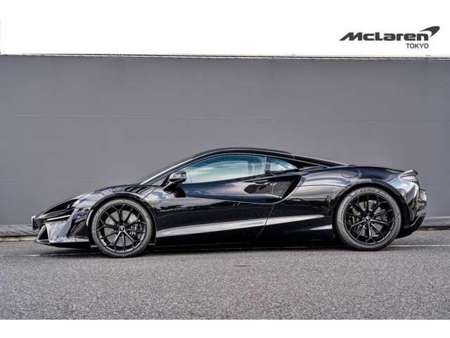 アルトゥーラ ＴｅｃｈＬｕｘ　右　スポーツエキゾースト　ＭｃＬａｒｅｎ　Ｔｏｋｙｏ　認定中古車　スポーツエキゾースト／電動シート＆ヒーター／コントラストパイピング／Ｓｔａｒ１０スポークスーパーライトウェイトホイール／グロスブラックフィニッシュ（10枚目）