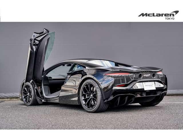 アルトゥーラ ＴｅｃｈＬｕｘ　右　スポーツエキゾースト　ＭｃＬａｒｅｎ　Ｔｏｋｙｏ　認定中古車　スポーツエキゾースト／電動シート＆ヒーター／コントラストパイピング／Ｓｔａｒ１０スポークスーパーライトウェイトホイール／グロスブラックフィニッシュ（13枚目）