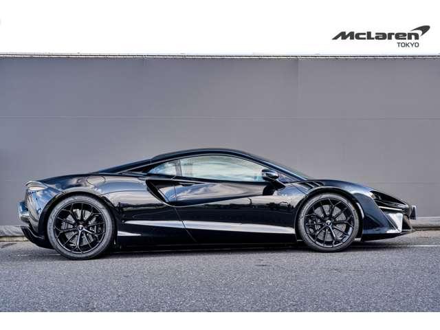 アルトゥーラ ＴｅｃｈＬｕｘ　右　スポーツエキゾースト　ＭｃＬａｒｅｎ　Ｔｏｋｙｏ　認定中古車　スポーツエキゾースト／電動シート＆ヒーター／コントラストパイピング／Ｓｔａｒ１０スポークスーパーライトウェイトホイール／グロスブラックフィニッシュ（19枚目）
