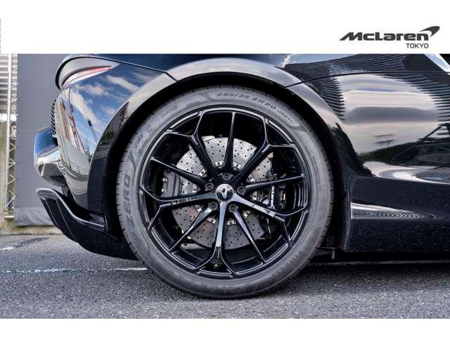 アルトゥーラ ＴｅｃｈＬｕｘ　右　スポーツエキゾースト　ＭｃＬａｒｅｎ　Ｔｏｋｙｏ　認定中古車　スポーツエキゾースト／電動シート＆ヒーター／コントラストパイピング／Ｓｔａｒ１０スポークスーパーライトウェイトホイール／グロスブラックフィニッシュ（21枚目）