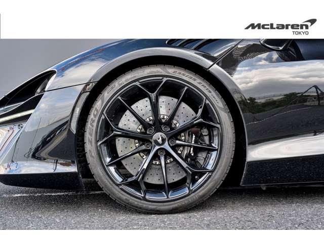 アルトゥーラ ＴｅｃｈＬｕｘ　右　スポーツエキゾースト　ＭｃＬａｒｅｎ　Ｔｏｋｙｏ　認定中古車　スポーツエキゾースト／電動シート＆ヒーター／コントラストパイピング／Ｓｔａｒ１０スポークスーパーライトウェイトホイール／グロスブラックフィニッシュ（23枚目）