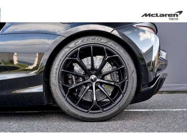 アルトゥーラ ＴｅｃｈＬｕｘ　右　スポーツエキゾースト　ＭｃＬａｒｅｎ　Ｔｏｋｙｏ　認定中古車　スポーツエキゾースト／電動シート＆ヒーター／コントラストパイピング／Ｓｔａｒ１０スポークスーパーライトウェイトホイール／グロスブラックフィニッシュ（24枚目）
