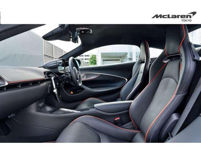 アルトゥーラ ＴｅｃｈＬｕｘ　右　スポーツエキゾースト　ＭｃＬａｒｅｎ　Ｔｏｋｙｏ　認定中古車　スポーツエキゾースト／電動シート＆ヒーター／コントラストパイピング／Ｓｔａｒ１０スポークスーパーライトウェイトホイール／グロスブラックフィニッシュ（26枚目）