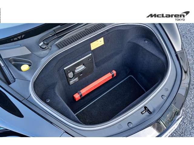 アルトゥーラ ＴｅｃｈＬｕｘ　右　スポーツエキゾースト　ＭｃＬａｒｅｎ　Ｔｏｋｙｏ　認定中古車　スポーツエキゾースト／電動シート＆ヒーター／コントラストパイピング／Ｓｔａｒ１０スポークスーパーライトウェイトホイール／グロスブラックフィニッシュ（29枚目）