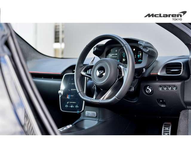 アルトゥーラ ＴｅｃｈＬｕｘ　右　スポーツエキゾースト　ＭｃＬａｒｅｎ　Ｔｏｋｙｏ　認定中古車　スポーツエキゾースト／電動シート＆ヒーター／コントラストパイピング／Ｓｔａｒ１０スポークスーパーライトウェイトホイール／グロスブラックフィニッシュ（34枚目）