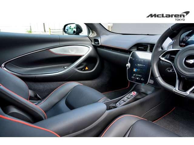 アルトゥーラ ＴｅｃｈＬｕｘ　右　スポーツエキゾースト　ＭｃＬａｒｅｎ　Ｔｏｋｙｏ　認定中古車　スポーツエキゾースト／電動シート＆ヒーター／コントラストパイピング／Ｓｔａｒ１０スポークスーパーライトウェイトホイール／グロスブラックフィニッシュ（35枚目）