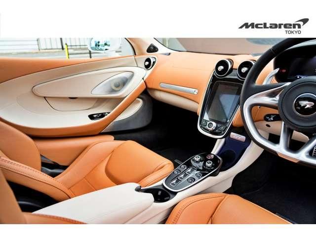 ＧＴ リュクス　プライバシーガラス製パノラマルーフ／Ｌｕｘｅ　ＩｎｔｅｒｉｏｒＥｘｔ　－　ＳＩＬＩＣＡ　ＷＨＩＴＥ　Ｌｕｘｅ　Ｉｎｔｅｒｉｏｒ　－　Ｐｏｒｃｅｌａｉｎ　＆　Ｖｉｎｔａｇｅ　Ｔａｎ　認定中古車（26枚目）