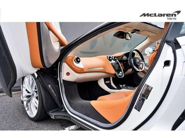ＧＴ リュクス　プライバシーガラス製パノラマルーフ／Ｌｕｘｅ　ＩｎｔｅｒｉｏｒＥｘｔ　－　ＳＩＬＩＣＡ　ＷＨＩＴＥ　Ｌｕｘｅ　Ｉｎｔｅｒｉｏｒ　－　Ｐｏｒｃｅｌａｉｎ　＆　Ｖｉｎｔａｇｅ　Ｔａｎ　認定中古車（30枚目）