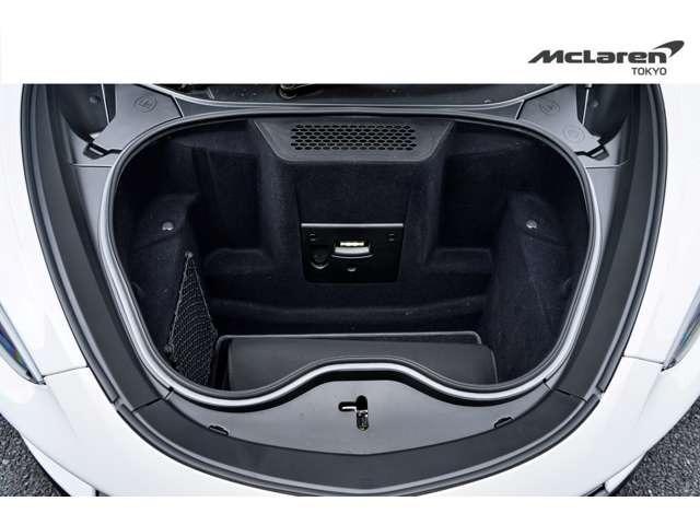 ＧＴ リュクス　プライバシーガラス製パノラマルーフ／Ｌｕｘｅ　ＩｎｔｅｒｉｏｒＥｘｔ　－　ＳＩＬＩＣＡ　ＷＨＩＴＥ　Ｌｕｘｅ　Ｉｎｔｅｒｉｏｒ　－　Ｐｏｒｃｅｌａｉｎ　＆　Ｖｉｎｔａｇｅ　Ｔａｎ　認定中古車（34枚目）