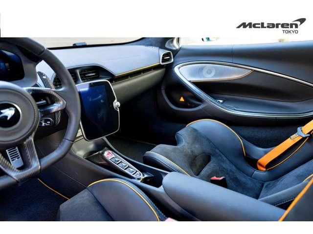 アルトゥーラ ３．０　認定中古車　クルーズコントロール　障害物センサー　横滑り防止装置　過給器設定モデル　ナビ　ミュージックプレイヤー接続可　ＥＴＣ　ディスプレイオーディオ　スマートキー　ＬＥＤヘッドライト（21枚目）