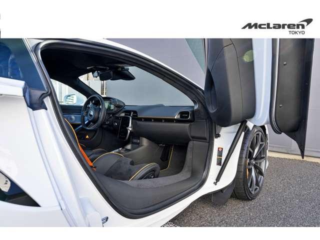 アルトゥーラ ３．０　認定中古車　クルーズコントロール　障害物センサー　横滑り防止装置　過給器設定モデル　ナビ　ミュージックプレイヤー接続可　ＥＴＣ　ディスプレイオーディオ　スマートキー　ＬＥＤヘッドライト（27枚目）