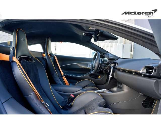 アルトゥーラ ３．０　認定中古車　クルーズコントロール　障害物センサー　横滑り防止装置　過給器設定モデル　ナビ　ミュージックプレイヤー接続可　ＥＴＣ　ディスプレイオーディオ　スマートキー　ＬＥＤヘッドライト（28枚目）