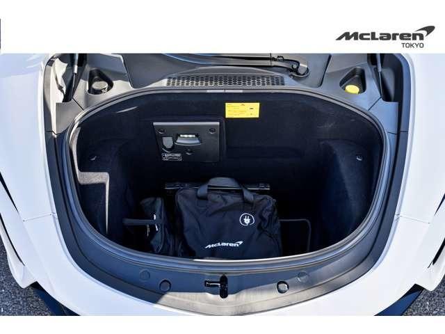 アルトゥーラ ３．０　認定中古車　クルーズコントロール　障害物センサー　横滑り防止装置　過給器設定モデル　ナビ　ミュージックプレイヤー接続可　ＥＴＣ　ディスプレイオーディオ　スマートキー　ＬＥＤヘッドライト（32枚目）