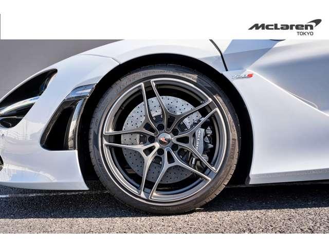 ７２０Ｓ ラグジュアリー　Ｆリフト　カーボンエクステリアアップグレードパック３　ドアアッパーカーボンルーフ　ドアアッパーグラスルーフ　クルーズコントロール　障害物センサー　過給器設定モデル　パワーシート　本革シート　認定中古車（18枚目）