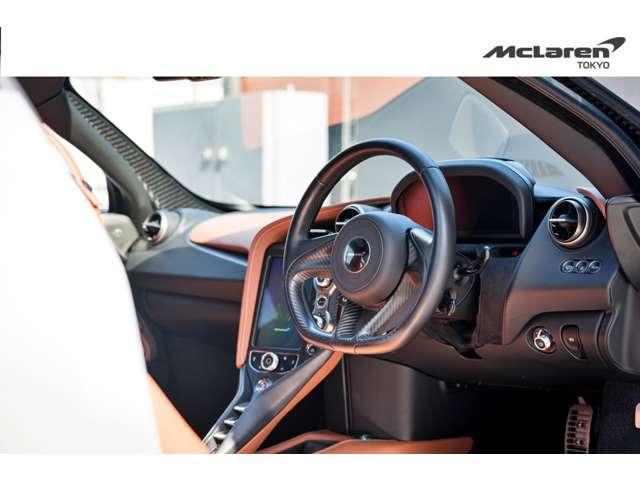 ７２０Ｓ ラグジュアリー　Ｆリフト　カーボンエクステリアアップグレードパック３　ドアアッパーカーボンルーフ　ドアアッパーグラスルーフ　クルーズコントロール　障害物センサー　過給器設定モデル　パワーシート　本革シート　認定中古車（22枚目）