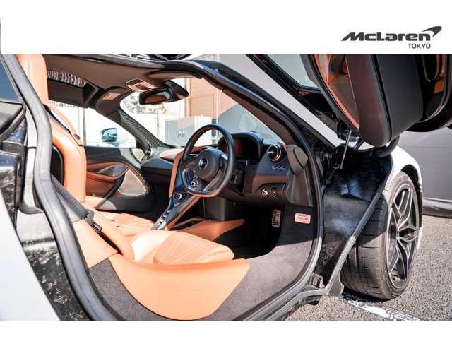 ７２０Ｓ ラグジュアリー　Ｆリフト　カーボンエクステリアアップグレードパック３　ドアアッパーカーボンルーフ　ドアアッパーグラスルーフ　クルーズコントロール　障害物センサー　過給器設定モデル　パワーシート　本革シート　認定中古車（26枚目）