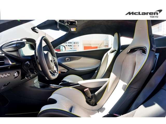 アルトゥーラ ３．０　テクノロジー　パック　ＭＳＯカーボンファイバー　インテリア　パック／スポーツエキゾーストサーマル　インソレーテッド　ウインドスクリーン　認定中古車（3枚目）