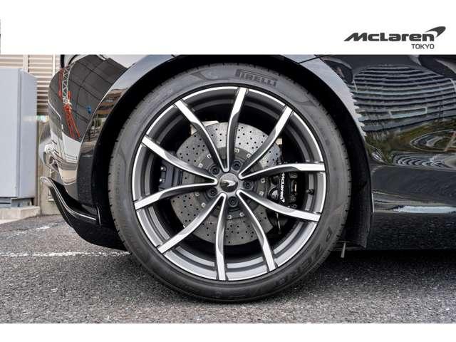 アルトゥーラ ３．０　認定中古車　ＭＳＯペイント／電動シート／１０スポークスーパーライトウェイトホイール／ダークステルスダイヤモンドカットフィニッシュ　クルーズコントロール　全周囲カメラ（18枚目）