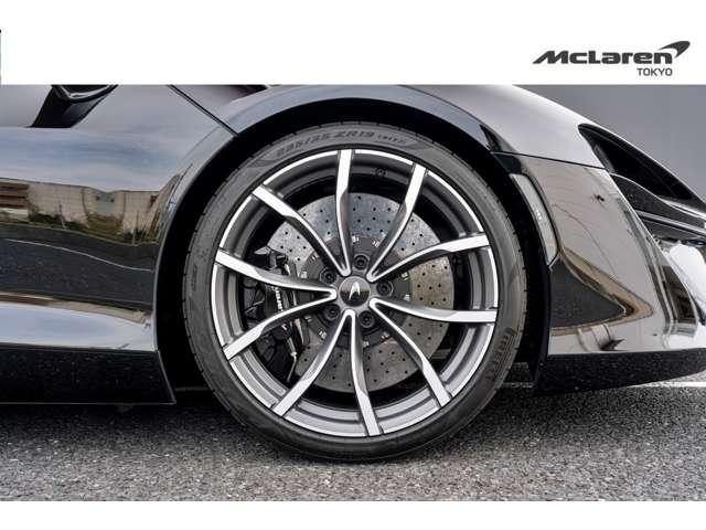 アルトゥーラ ３．０　認定中古車　ＭＳＯペイント／電動シート／１０スポークスーパーライトウェイトホイール／ダークステルスダイヤモンドカットフィニッシュ　クルーズコントロール　全周囲カメラ（19枚目）
