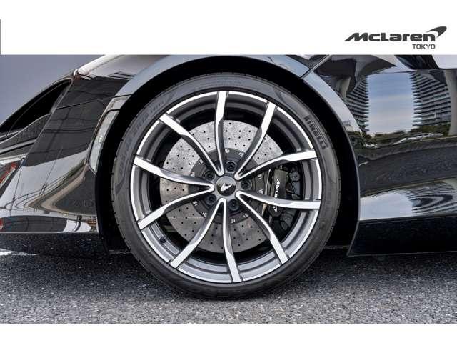 アルトゥーラ ３．０　認定中古車　ＭＳＯペイント／電動シート／１０スポークスーパーライトウェイトホイール／ダークステルスダイヤモンドカットフィニッシュ　クルーズコントロール　全周囲カメラ（20枚目）