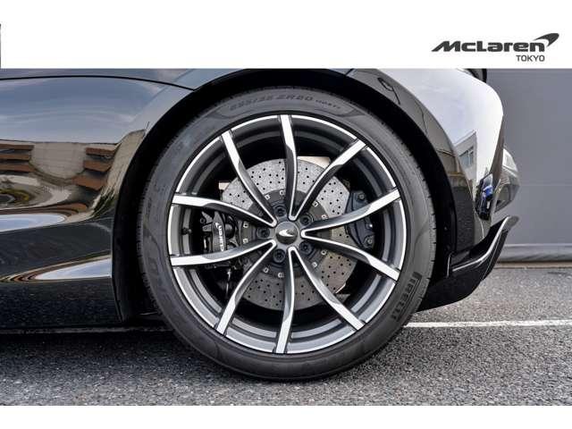 アルトゥーラ ３．０　認定中古車　ＭＳＯペイント／電動シート／１０スポークスーパーライトウェイトホイール／ダークステルスダイヤモンドカットフィニッシュ　クルーズコントロール　全周囲カメラ（21枚目）