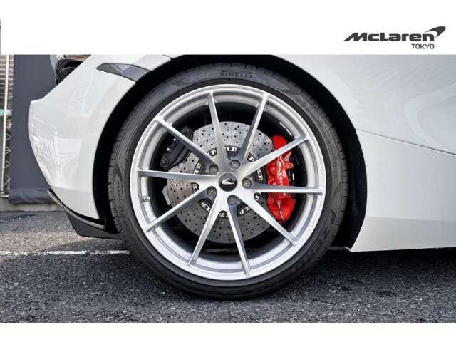 ７２０Ｓスパイダー ラグジュアリー　認定中古車　電動メモリーシート（ヒーター）／スポーツエキゾースト／エレクトロクロミックガラスルーフ／３６０°パークアシスト／車両リフトシステム／アルカンタラステアリング（20枚目）