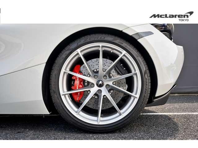 ７２０Ｓスパイダー ラグジュアリー　認定中古車　電動メモリーシート（ヒーター）／スポーツエキゾースト／エレクトロクロミックガラスルーフ／３６０°パークアシスト／車両リフトシステム／アルカンタラステアリング（21枚目）