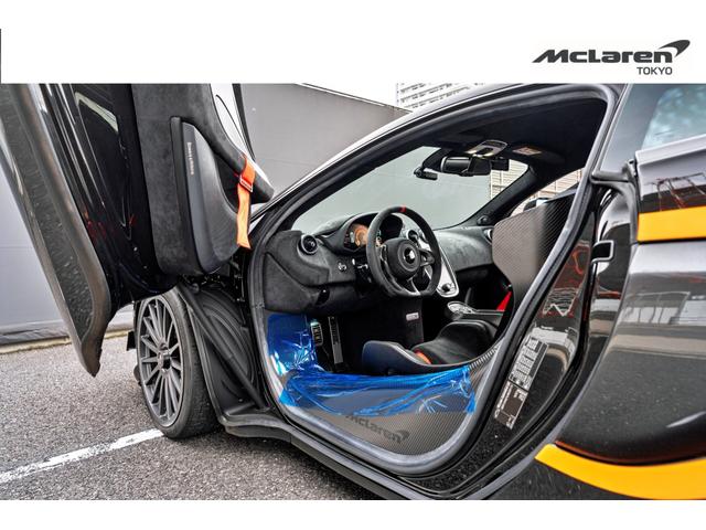６２０Ｒ ３．８　認定中古車　カーボンファイバーインテリアアップグレード／スペシャルブレーキキャリパー／アダプティブダンピング　ｗｉｔｈ　ヴィークルリフト／リチウムイオンバッテリーチャージャー（3枚目）