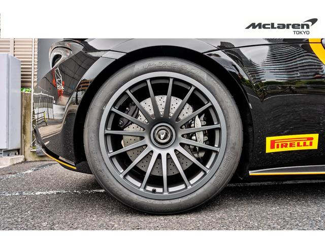 ６２０Ｒ ３．８　認定中古車　カーボンファイバーインテリアアップグレード／スペシャルブレーキキャリパー／アダプティブダンピング　ｗｉｔｈ　ヴィークルリフト／リチウムイオンバッテリーチャージャー（19枚目）