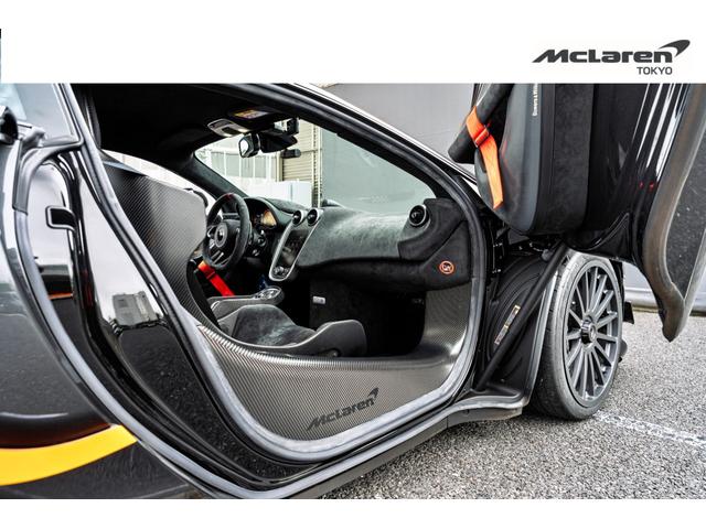 ６２０Ｒ ３．８　認定中古車　カーボンファイバーインテリアアップグレード／スペシャルブレーキキャリパー／アダプティブダンピング　ｗｉｔｈ　ヴィークルリフト／リチウムイオンバッテリーチャージャー（24枚目）