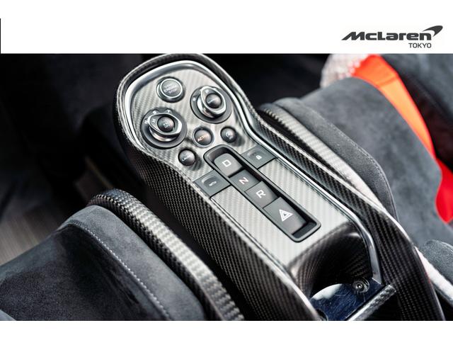 ６２０Ｒ ３．８　認定中古車　カーボンファイバーインテリアアップグレード／スペシャルブレーキキャリパー／アダプティブダンピング　ｗｉｔｈ　ヴィークルリフト／リチウムイオンバッテリーチャージャー（33枚目）