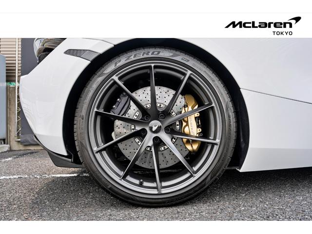 ７２０Ｓ パフォーマンス　認定中古車　クルーズコントロール　障害物センサー　ナビ　ミュージックプレイヤー接続可　ＥＴＣ　パワーシート　ＬＥＤヘッドライト　ジェットブラックナッパレザー　カーボンブラックアルカンタラ（17枚目）