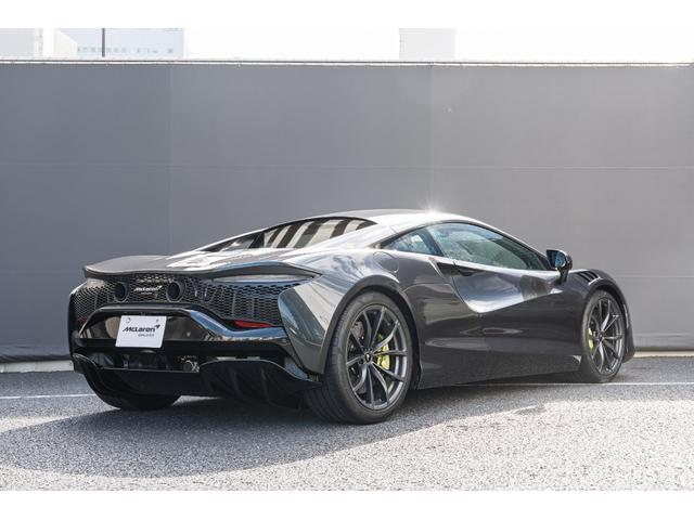 アルトゥーラ ベースグレード　Ｐｌａｔｅｒｕｘ／Ｖｉｓｏｎ　Ｄｏｖｅ　Ｇｒｅｙ　＆Ｂｌａｃｋ　エリートペイント／エキゾースト＆ホットヴィー：ステルス／カーボンファイバーインテリアパック（5枚目）