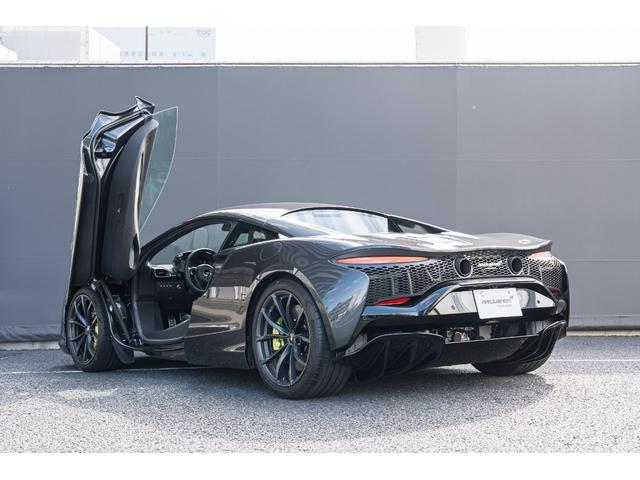 アルトゥーラ ベースグレード　Ｐｌａｔｅｒｕｘ／Ｖｉｓｏｎ　Ｄｏｖｅ　Ｇｒｅｙ　＆Ｂｌａｃｋ　エリートペイント／エキゾースト＆ホットヴィー：ステルス／カーボンファイバーインテリアパック（8枚目）