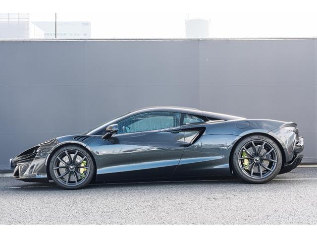 アルトゥーラ ベースグレード　Ｐｌａｔｅｒｕｘ／Ｖｉｓｏｎ　Ｄｏｖｅ　Ｇｒｅｙ　＆Ｂｌａｃｋ　エリートペイント／エキゾースト＆ホットヴィー：ステルス／カーボンファイバーインテリアパック（10枚目）