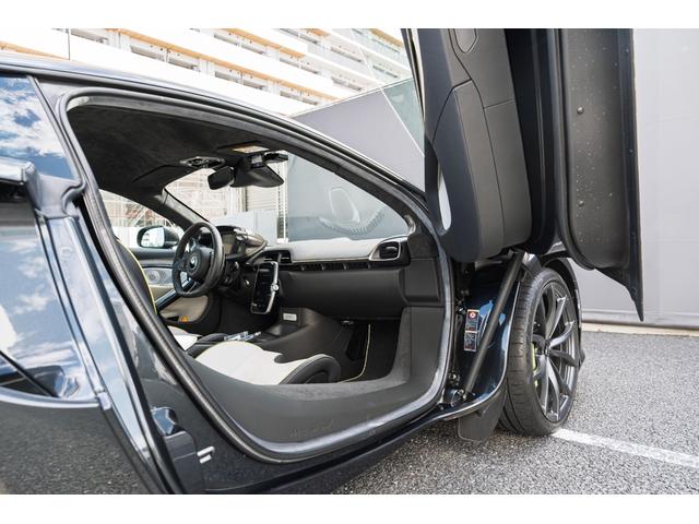 アルトゥーラ ベースグレード　Ｐｌａｔｅｒｕｘ／Ｖｉｓｏｎ　Ｄｏｖｅ　Ｇｒｅｙ　＆Ｂｌａｃｋ　エリートペイント／エキゾースト＆ホットヴィー：ステルス／カーボンファイバーインテリアパック（23枚目）