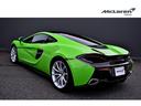 ガラスハッチのエンジンフードは美しくデザインされており優雅なGTカーを彷彿とさせます。