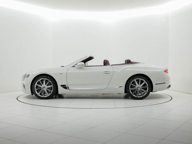 コンチネンタル 　ＧＴ　Ｖ８　Ｃｏｎｖｅｒｔｉｂｌｅ　ベントレー認定中古車　メーカー保証付　ベントレー　ケアプログラム　ベントレー　エマージェンシーアシスタンス　ＣＥＲＴＩＦＩＥＤ　ＢＹ　ＢＥＮＴＬＥＹ（4枚目）