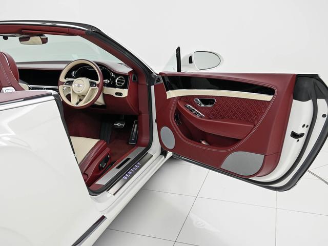 コンチネンタル 　ＧＴ　Ｖ８　Ｃｏｎｖｅｒｔｉｂｌｅ　ベントレー認定中古車　メーカー保証付　ベントレー　ケアプログラム　ベントレー　エマージェンシーアシスタンス　ＣＥＲＴＩＦＩＥＤ　ＢＹ　ＢＥＮＴＬＥＹ（9枚目）