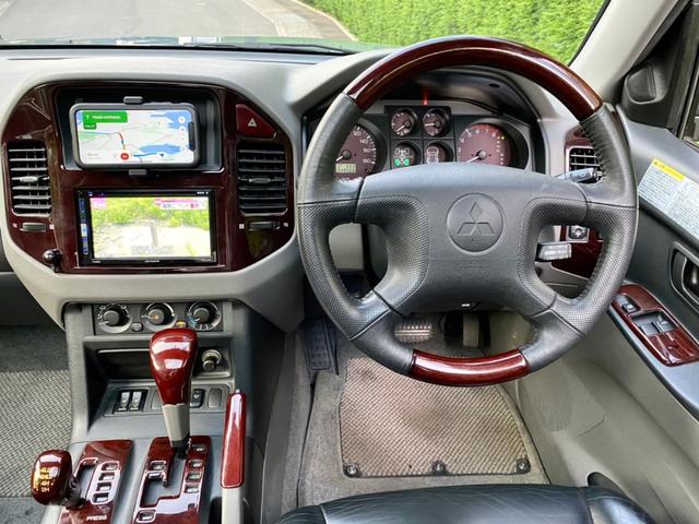三菱 パジェロ ショート スーパーエクシード 黒革 サンルーフの中古車