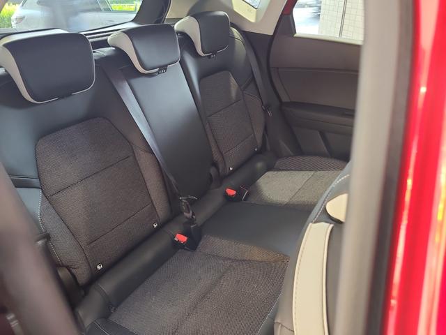 キャプチャー インテンス オートクルーズコントロール アルミホイール スマートキー アイドリングストップ シートヒーター USB ミュージックプレイヤー接続可(31枚目)