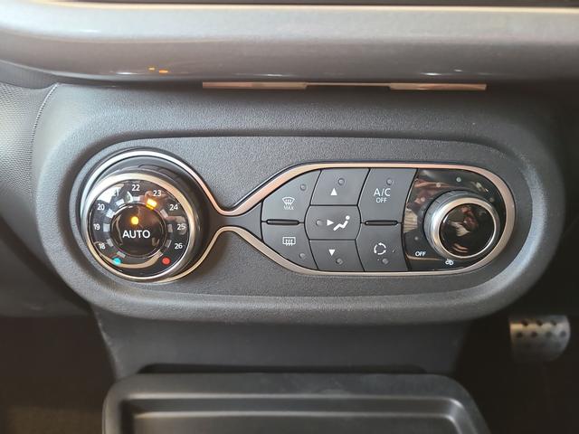 トゥインゴ ＧＴ　ドライブレコーダー　ナビ　アルミホイール　キーレスエントリー　電動格納ミラー　ＡＴ　エアコン　パワーウィンドウ（4枚目）