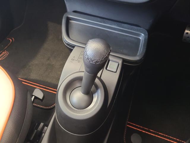 トゥインゴ ＧＴ　ドライブレコーダー　ナビ　アルミホイール　キーレスエントリー　電動格納ミラー　ＡＴ　エアコン　パワーウィンドウ（5枚目）