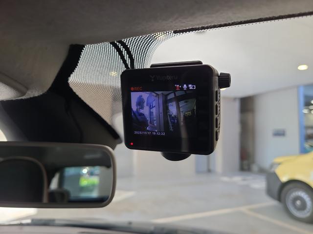 トゥインゴ ＧＴ　ドライブレコーダー　ナビ　アルミホイール　キーレスエントリー　電動格納ミラー　ＡＴ　エアコン　パワーウィンドウ（6枚目）