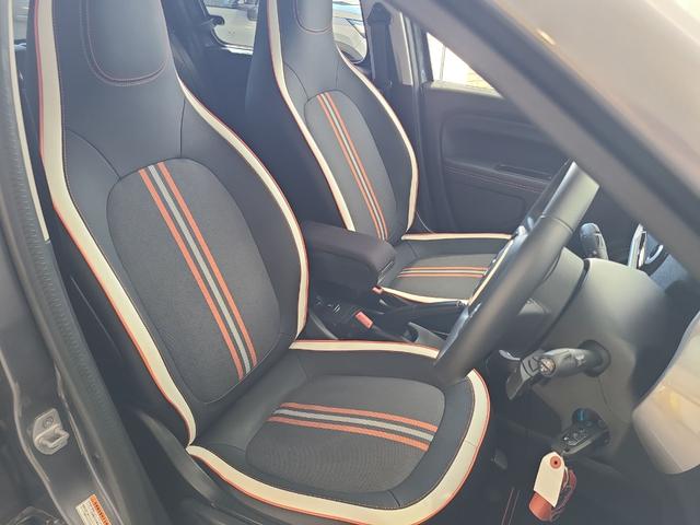 トゥインゴ ＧＴ　ドライブレコーダー　ナビ　アルミホイール　キーレスエントリー　電動格納ミラー　ＡＴ　エアコン　パワーウィンドウ（8枚目）