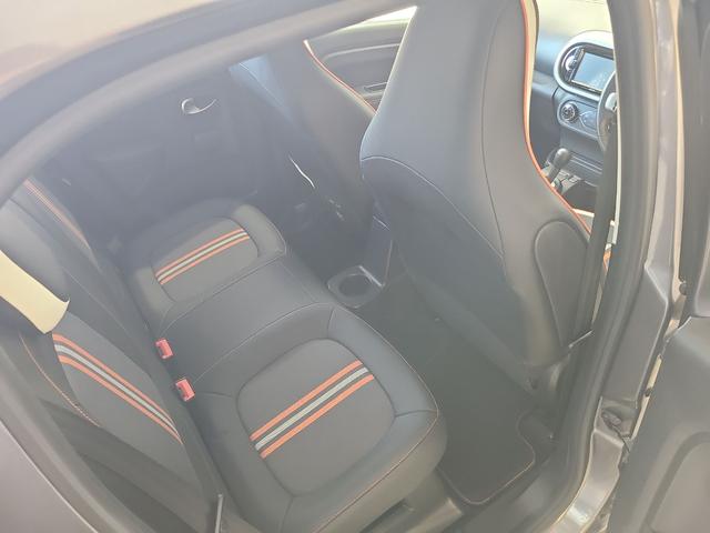 トゥインゴ ＧＴ　ドライブレコーダー　ナビ　アルミホイール　キーレスエントリー　電動格納ミラー　ＡＴ　エアコン　パワーウィンドウ（9枚目）