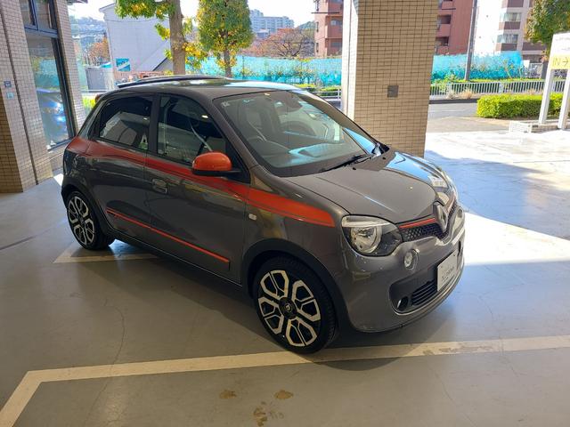 トゥインゴ ＧＴ　ドライブレコーダー　ナビ　アルミホイール　キーレスエントリー　電動格納ミラー　ＡＴ　エアコン　パワーウィンドウ（13枚目）