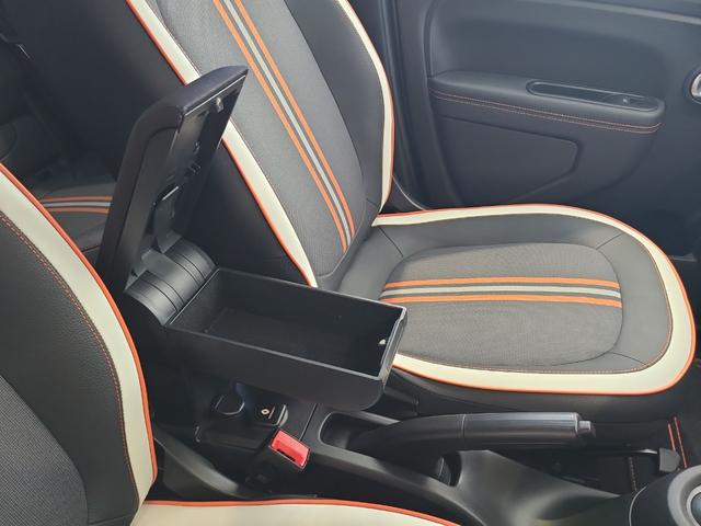 トゥインゴ ＧＴ　ドライブレコーダー　ナビ　アルミホイール　キーレスエントリー　電動格納ミラー　ＡＴ　エアコン　パワーウィンドウ（35枚目）