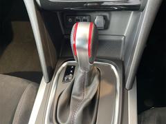 必ず使用するシフトレバー。確りと確認したいですね。 7